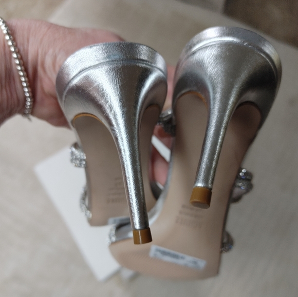 Schutz Women's Lauryn Cristal Metallic Sandal 9B - Picture 12 of 15